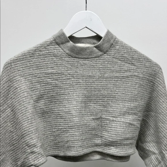 Wilfred Light Gray Ribbed Cropped Sweater - Picture 2 of 4